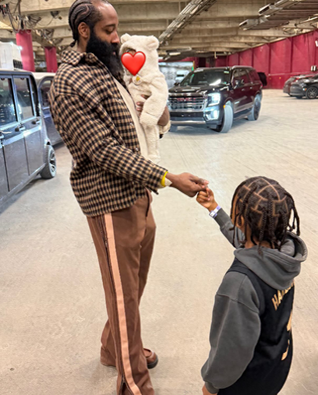 开云APP-哈登和女友近照，二婚女友为他生娃，身材火辣，36岁再冲大合同|詹姆斯·哈登|骑士|洛杉矶快船队|女儿|快船队_新浪体育_新浪新闻